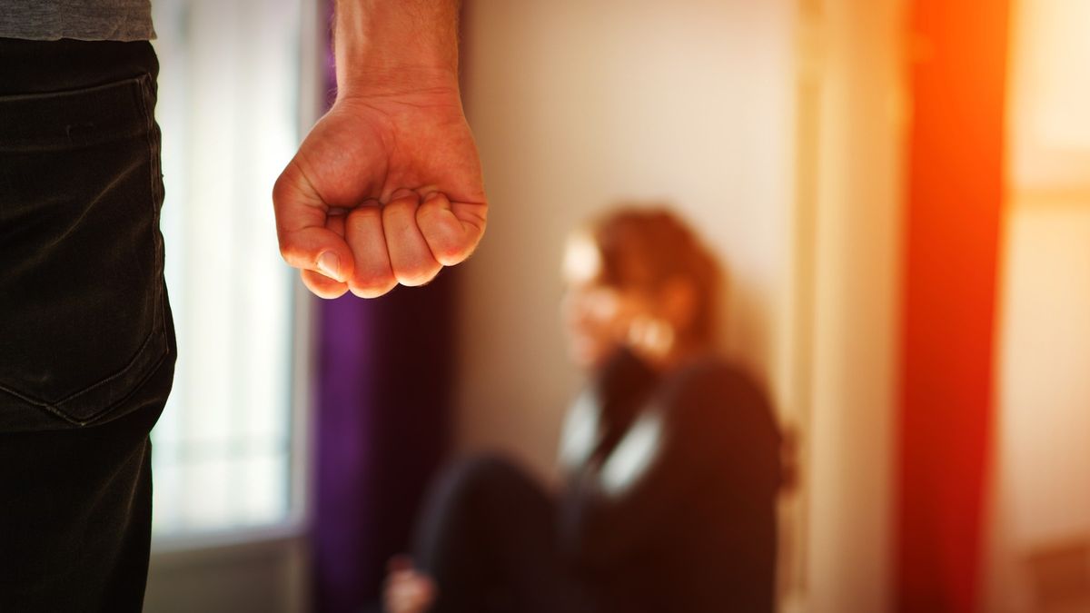 Domácí násilí přibývá: Může jít o život. Dovolat se v karanténě pomoci je těžší